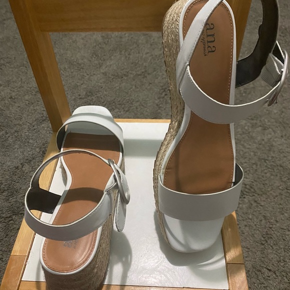 A.N.A. Sandals - Picture 2 of 2